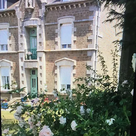 Le Presbytere D'hotes Bed & Breakfast 3*